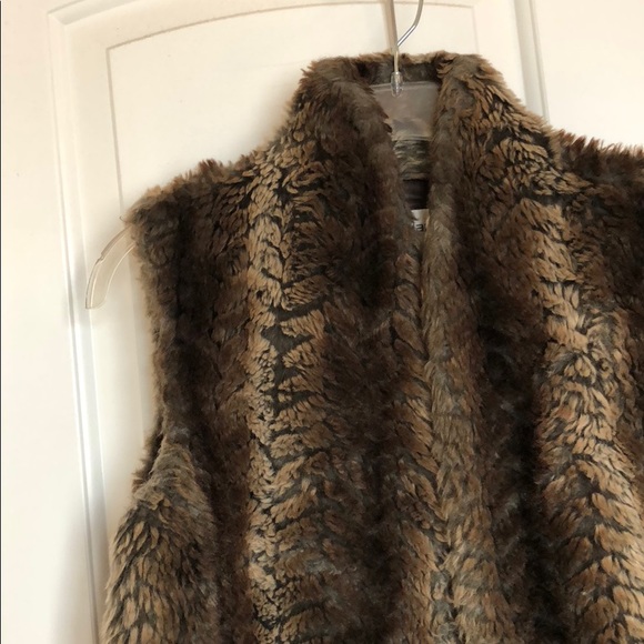 Faux fur vest - Picture 2 of 3